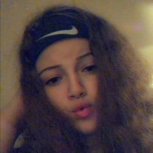 Meet your Posher, Kayla